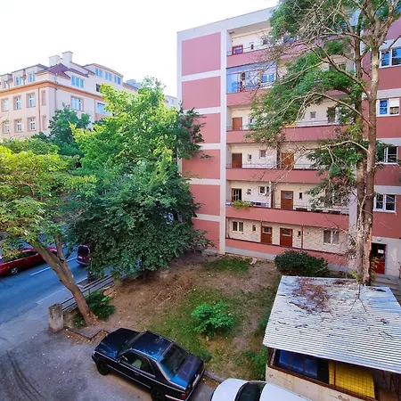 Apartman Cozy 2-room Apt, Parking Nearby Pozsony