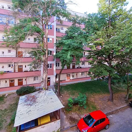 Apartman Cozy 2-room Apt, Parking Nearby *