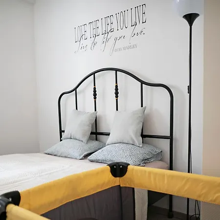 Cozy 2-room Apt, Parking Nearby Pozsony