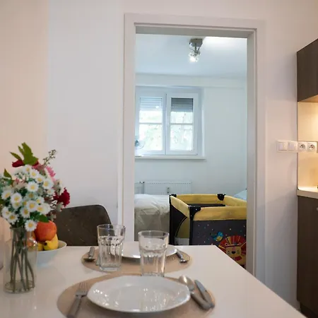 Cozy 2-room Apt, Parking Nearby Apartman *