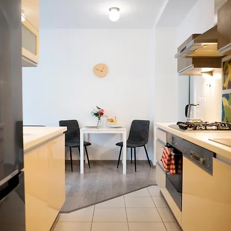 Cozy 2-room Apt, Parking Nearby Pozsony